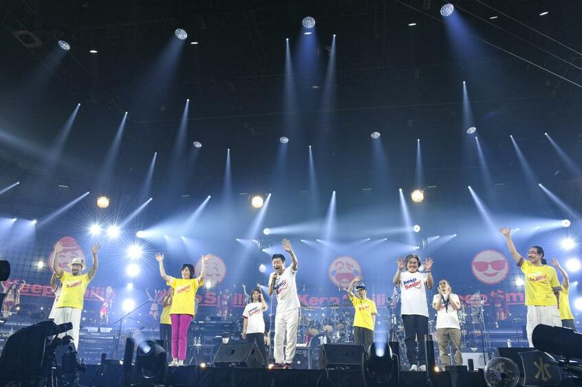 「サザンオールスターズ 特別ライブ 2020『Keep Smilin’~皆さん、ありがとうございます!!~』」から(撮影/岸田哲平)