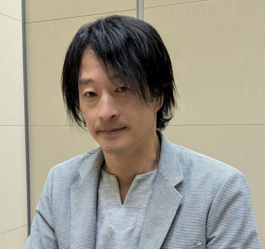 鈴木エイトさん(すずき・えいと)/ジャーナリスト。「宗教カルトと政治」について精力的に取材を続ける。『自民党の統一教会汚染』シリーズ(小学館)、『「山上徹也」とは何者だったのか』(講談社+α新書)など著書多数(写真:秦 正理)