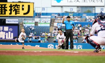 難病の7歳少年が始球式で得た自信と成長 “苦手なことは多いけど、得意なこともあると知って”