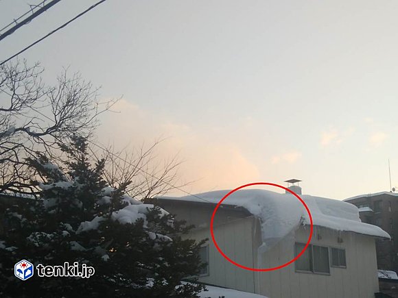 日中は雪庇が落ちる恐れ（2017年2月27日）　撮影：日本気象協会北海道支社 森和也