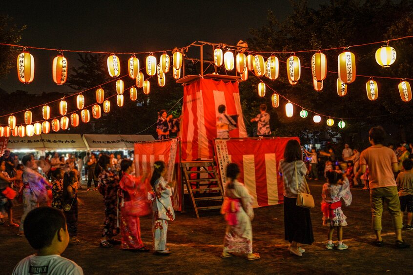 地方では人脈が重要だ。祭りを手伝って信頼を得た人もいるという(写真:gettyimages)