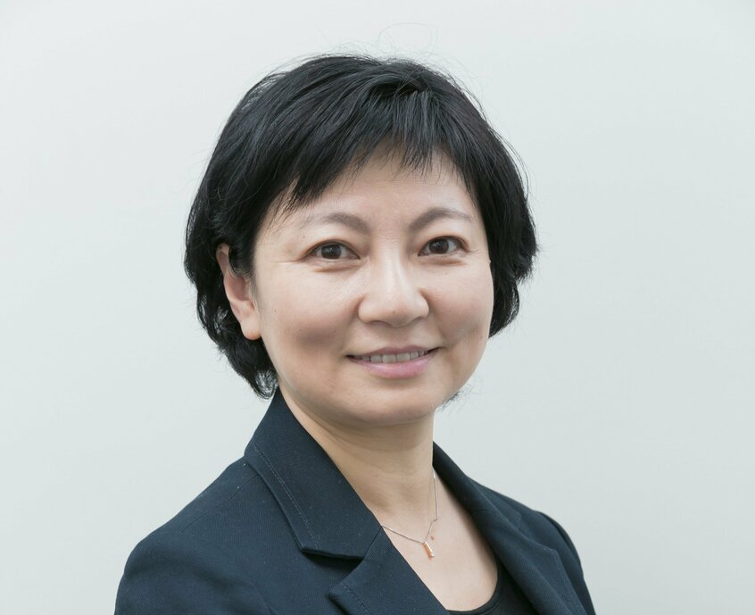 青山瑠妙(あおやま・るみ)/早稲田大学現代中国研究所所長。慶應義塾大学商学部商学科卒。同大学院法学研究科後期博士課程単位取得退学。博士(法学)取得。早稲田大学教育学部講師、助教授などを経て現職。
