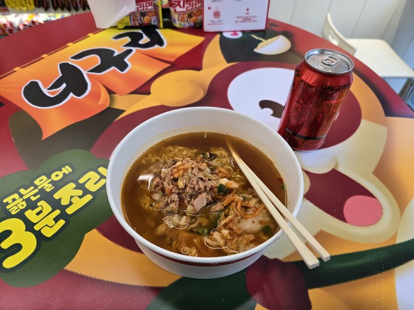 写真・図版(7枚目)| 韓国ではラーメン店も無人でセルフ調理…進化する無人店舗の功罪 写真館で性犯罪も