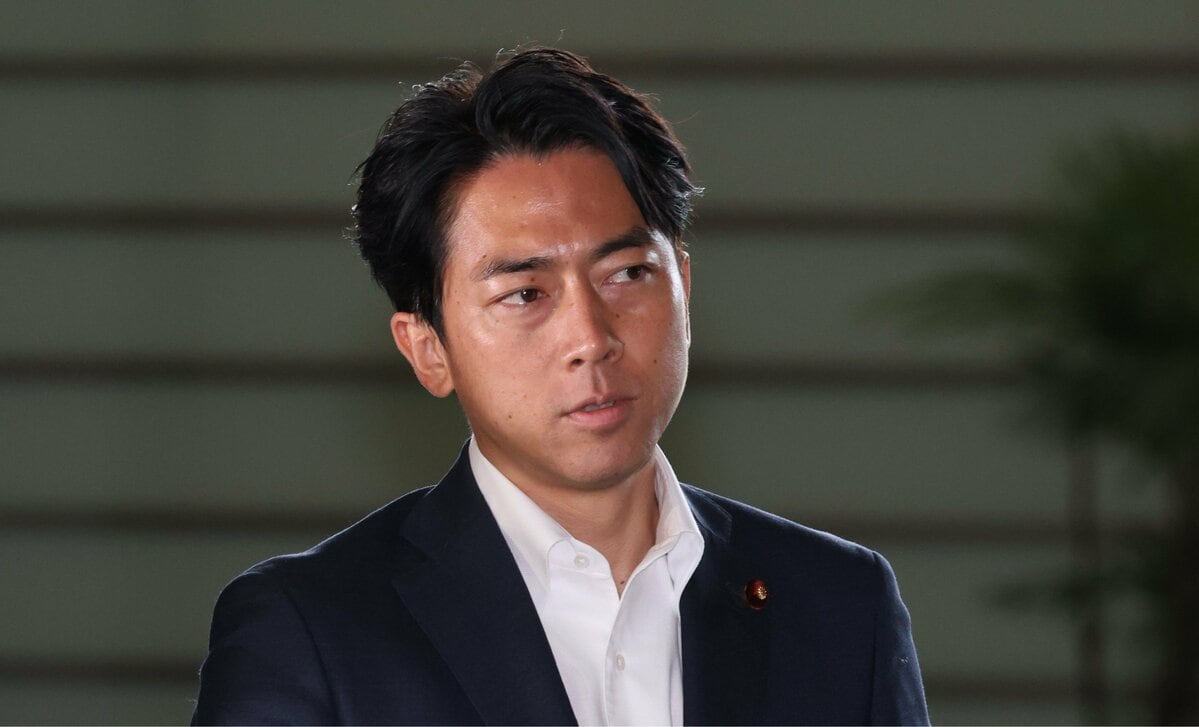 写真・図版（1枚目） 未熟な小泉進次郎氏がポスト岸田の本命と言われる理由 鍵を握る菅義偉前首相が持つ4枚のカード Aera Dot アエラドット