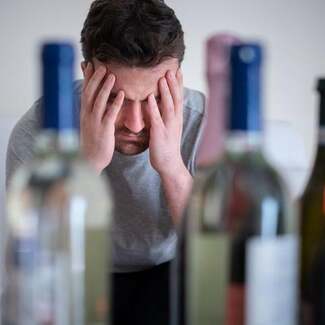 深夜まで飲んで仕事にも影響…酒依存に悩む記者が「減酒外来」受診でわかった意外な事実