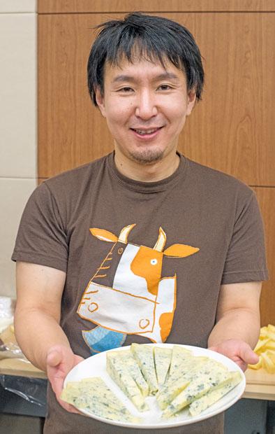 【ニセコチーズ工房】近藤裕志さん（３９）／ものづくりに興味を持ち、「自分で作ったものを、自信をもって提供したい」という思いから、３０歳で会社員からチーズ職人に転向（撮影／横関一浩）