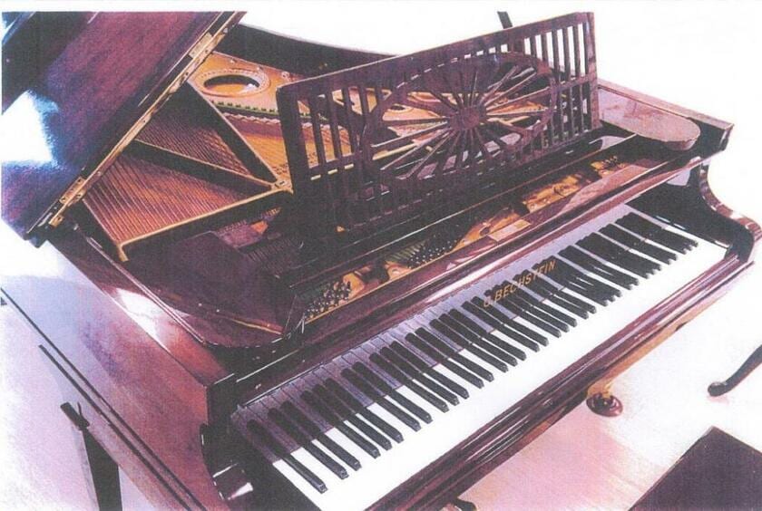 ポールマッカートニーが愛用したベヒシュタイン製ピアノ