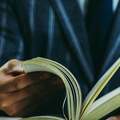 新聞記者の使える読書術 「一年前の書評チェック」が実は意外にすぐれている理由