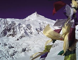 今年、標高4700メートルのベースキャンプから撮影したマナスルの山頂(8163メートル)。軽量を重視して、ソニー・サイバーショットDSC-P10を使用。コンパクトながら、山肌のディテールがよく描写されている