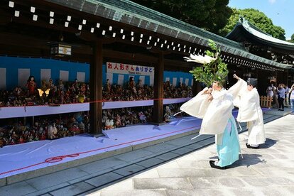 明治神宮人形感謝祭の様子 (c)人形に感謝する会