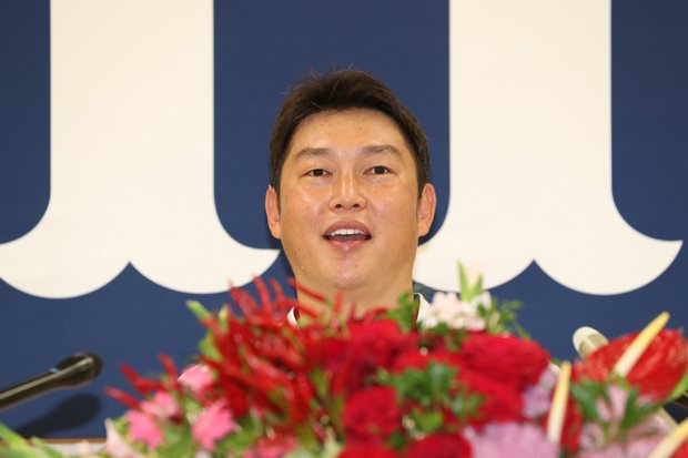 今シーズン限りの引退を表明した広島・新井貴浩　（ｃ）朝日新聞社