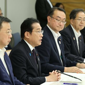 岸田首相が5分間のあいさつで維新・吉村知事に知らしめた“上下”関係 万博遅れで緊急会合