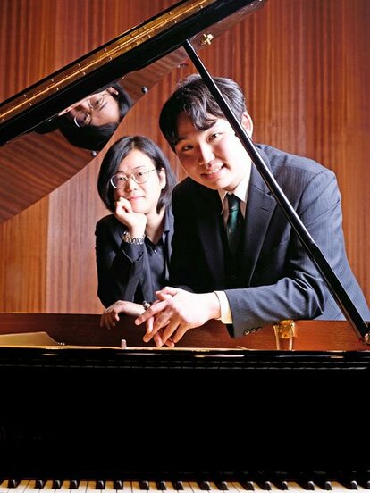 たかぎ・りょうま(右):1992年生まれ。ウィーン国立音楽大学、イモラ国際ピアノアカデミーに学ぶ。ウィーン楽友協会大ホールで演奏/そりた・きょうへい(左):1994年生まれ。モスクワ音楽院に首席で入学。現在はショパン大学に在学中(撮影/篠塚ようこ)