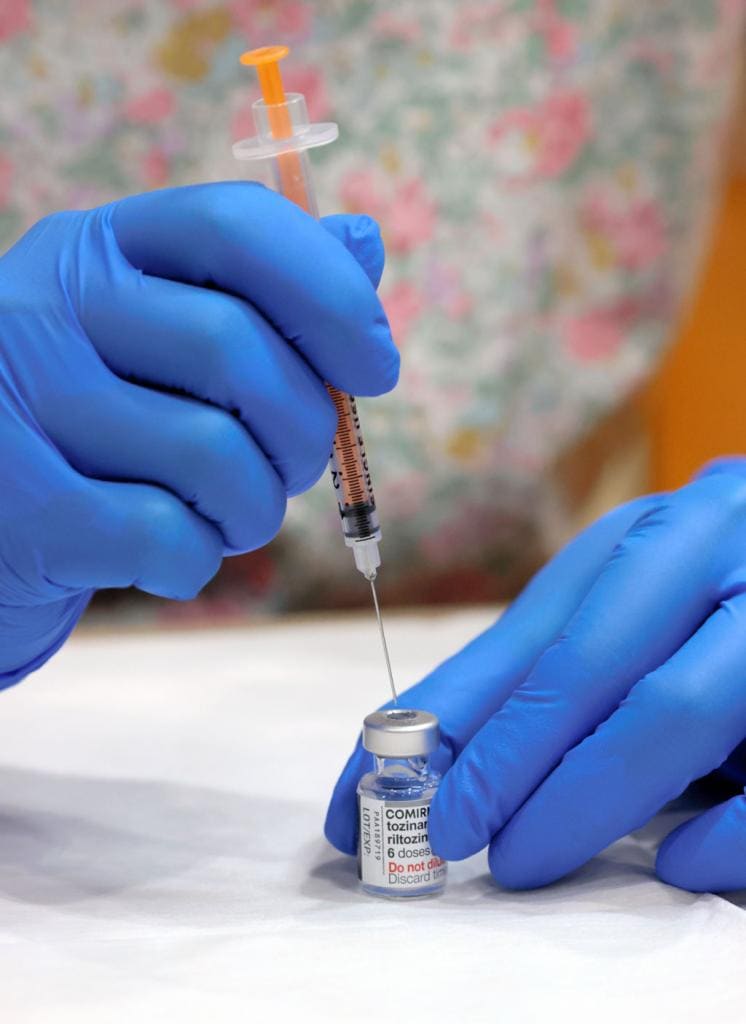 新型コロナウイルスのオミクロン株に対応したワクチン（２価ワクチン）の接種が始まった