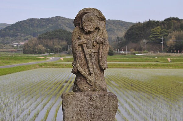 田の神像