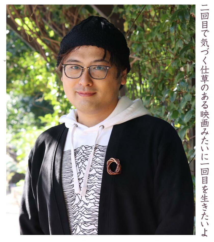 【二回目で気づく仕草のある映画みたいに一回目を生きたいよ】岡野大嗣さん（おかの・だいじ、３９）／１９８０年、大阪府生まれ。３１歳で短歌を始めた。谷川俊太郎さん、木下龍也さんとの共著『今日は誰にも愛されたかった』が今月出版予定（撮影／井上有紀子）