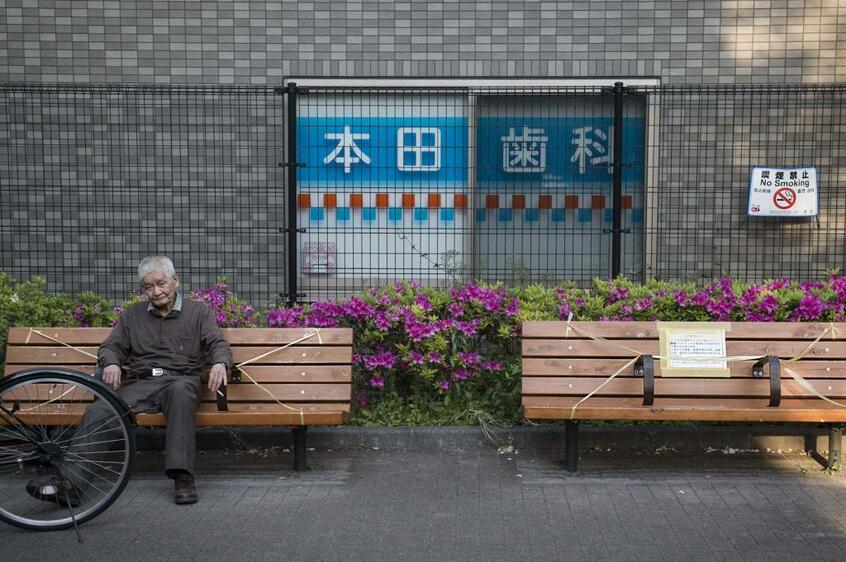 4月30日、港区金杉橋の公園(撮影:初沢亜利)