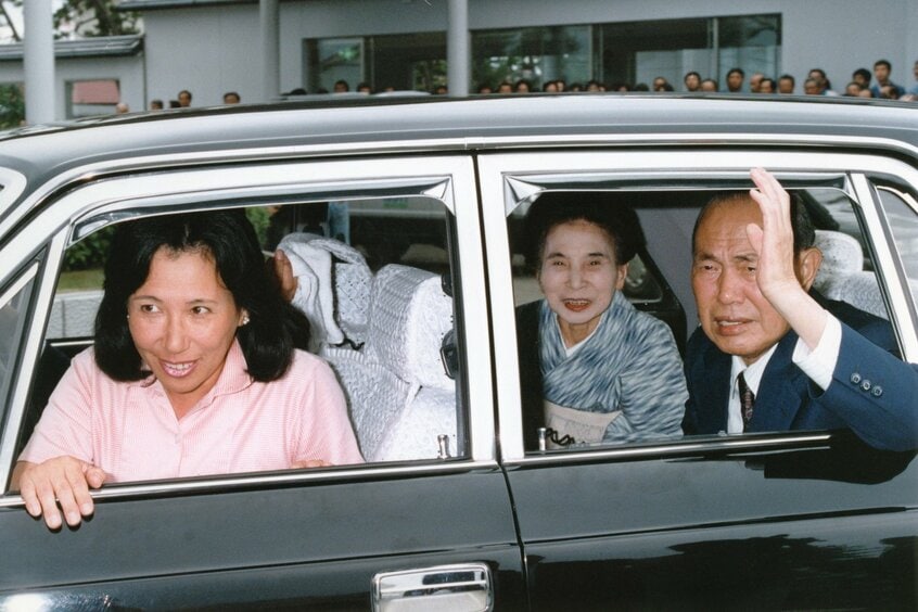 長女の田中真紀子さんの衆議院初当選を祝い、地元・新潟にお国入りした田中角栄氏。この年(1993年)の12月16日に75歳で死去。これが最後のお国入りとなった