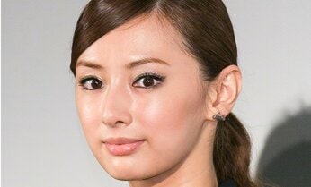 スナックで働くシンママ役「北川景子」が娘のために裁縫&ザリガニ取りまで…令和最強の芸能人ママへ