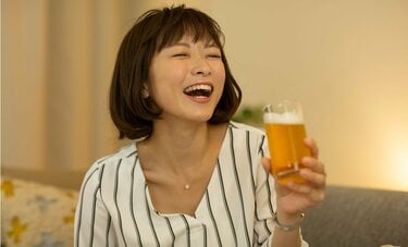 ノンアルコールビールを“ガブ飲み”してしまう意外な理由　酔えないのに気分がよくなる“成分”とは