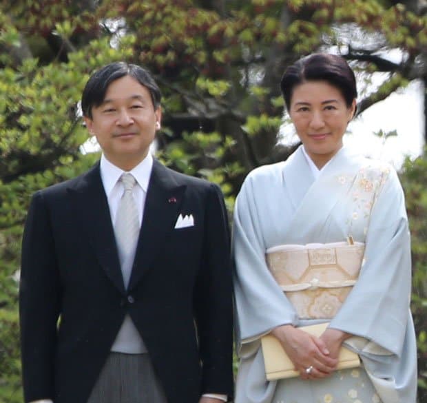 園遊会に出席した皇太子さまと雅子さま　（ｃ）朝日新聞社