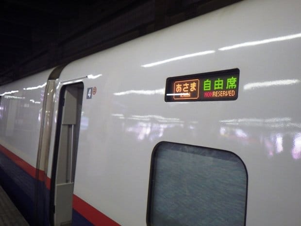 狙い目は偶数号車の自由席（写真は長野新幹線「あさま」）