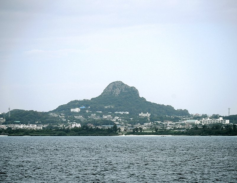 伊江島(沖縄県)。約2000人の日本兵らはほぼ全滅、 村民も約1500人が犠牲になったとされる。