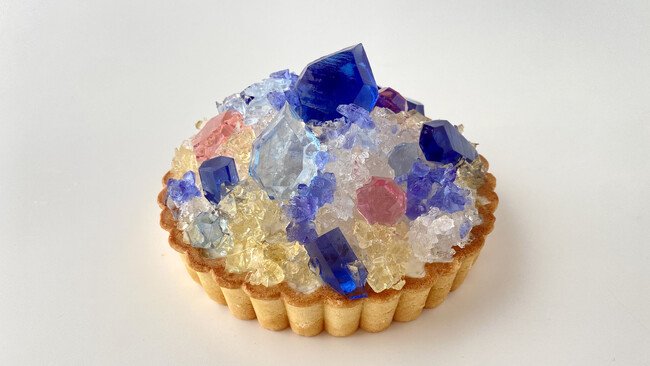 写真・図版（1枚目）| 食べられる誕生石！9月の誕生石サファイアをイメージしたアイスタルトを20台の限定販売
