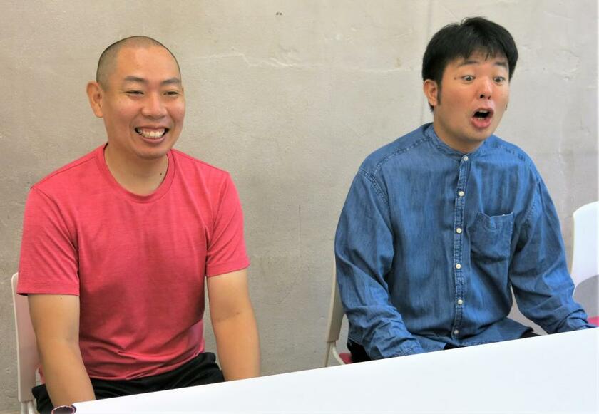 介護についての思いを語る「レギュラー」の2人（撮影/中西正男）