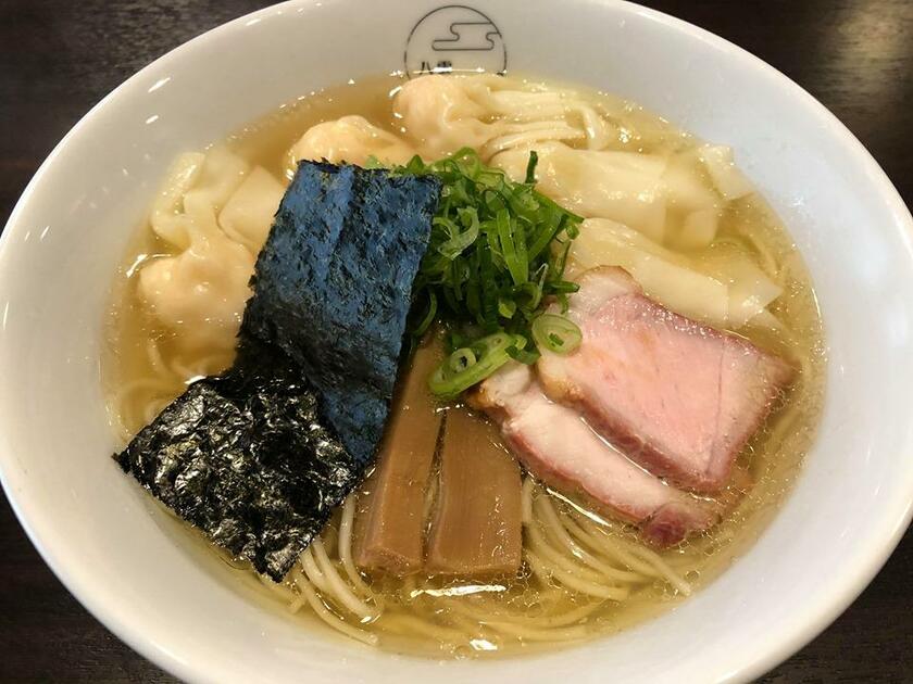 八雲の「エビワンタン麺（白）」は一杯1200円（筆者撮影）