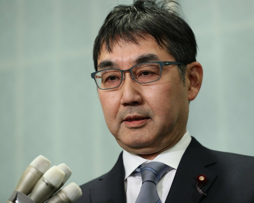 取材を受ける河井克行氏＝2020年1月15日、東京・赤坂