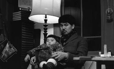 破天荒すぎる夫との暮らしを写した「マイハズバンド」写真家・潮田登久子の原点