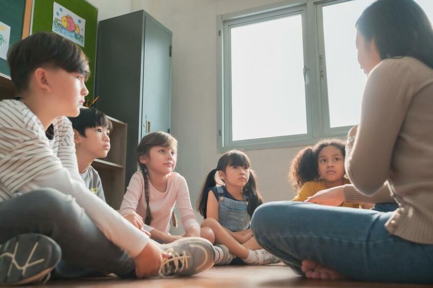 人の話を聴く力は重要だ(※写真はイメージです/Getty Images)