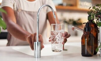 「水道水が飲めるのは、世界でたった9か国」日本以外だと、どこが飲める?
