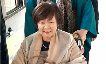 車椅子姿の「安倍昭恵さん」を直撃! 転倒して「骨盤骨折」したというケガの深刻度