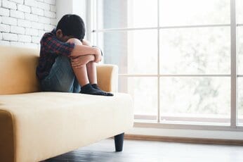 「嫌がる息子を小学校へ連れていくことしか頭になかった」 不登校の息子と向き合った母が考えを変えたきっかけとは【体験記】