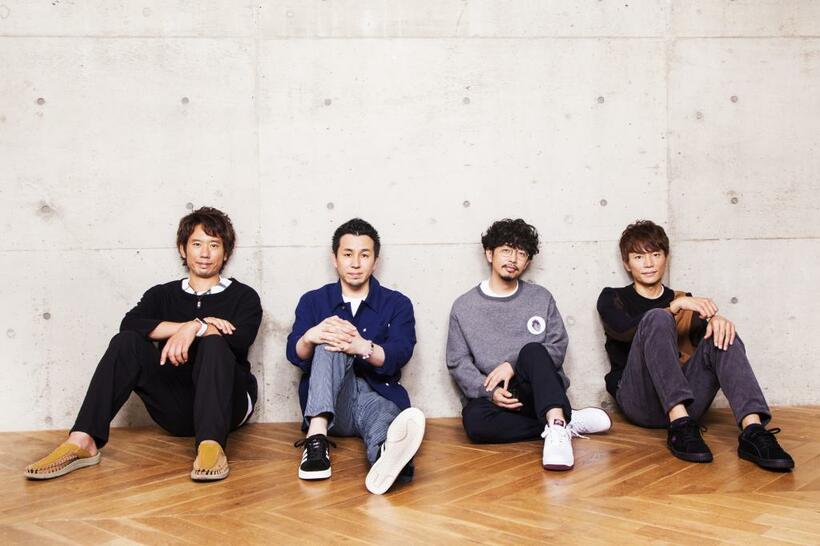ＡＳＩＡＮ　ＫＵＮＧ－ＦＵ　ＧＥＮＥＲＡＴＩＯＮ。左から、伊地知潔（ドラムス）、山田貴洋（ベース、ヴォーカル）、後藤正文（ヴォーカル、ギター）、喜多建介（ギター、ヴォーカル）