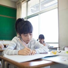 通知表を渡すときに、現役小学校教師が子どもに伝えていることとは？「頑張りは、数字だけでは表せない」