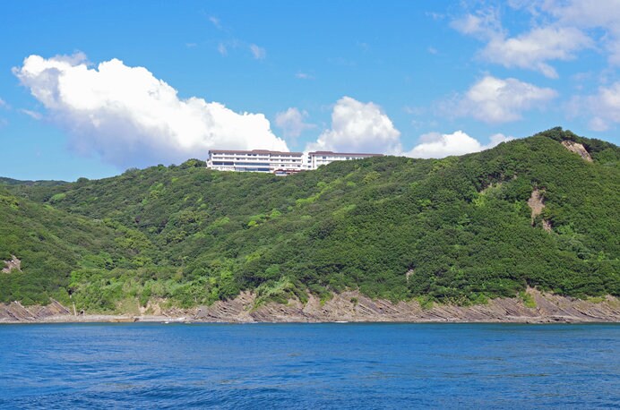 紀淡海峡を望む高台にあり、眼下に瀬戸内海と島々の眺望が広がる「休暇村 紀州加太」