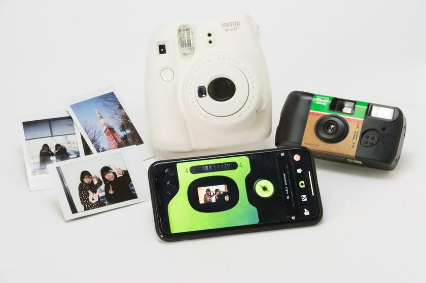 フィルムやインスタントカメラのわくわく感をスマホで楽しめる（撮影／写真部・戸嶋日菜乃）