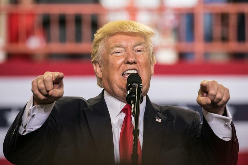 米国のトランプ大統領。大統領選挙期間中に、彼に有利となるフェイクニュースがソーシャルメディアに流された (c)朝日新聞社
