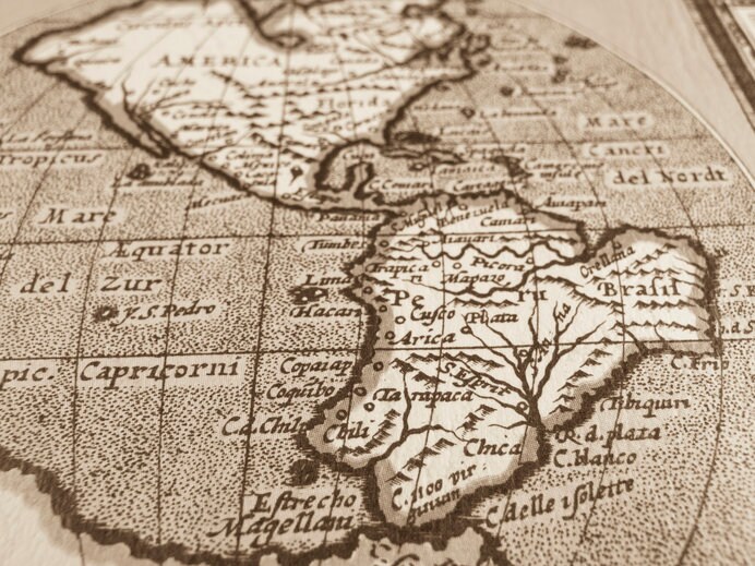 世界地図に描かれた海岸線をヒントに大陸移動説が生まれた