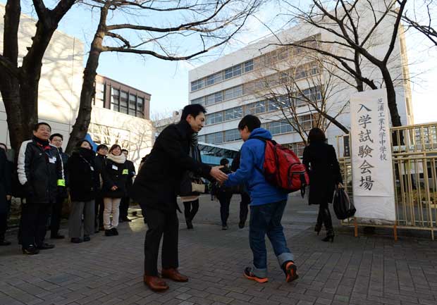 中学受験の様子　（ｃ）朝日新聞社