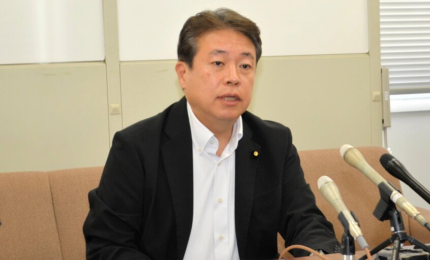 7月9日、自らの発言を撤回する記者会見を開いた鶴保氏