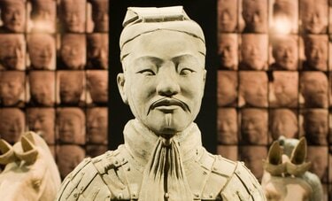 「キングダム」の悪党・桓騎将軍は、史実でも最凶だった！古代文献に残る斬首の記録と、王翦との信頼関係