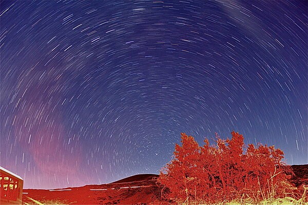 ハワイでは日本より低い位置に見える北極星
