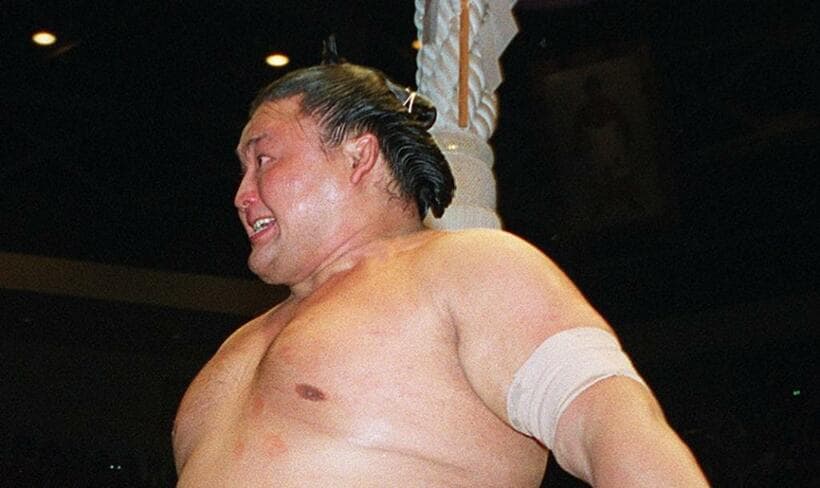 ２００１年　大相撲　優勝決定戦で武蔵丸を破り優勝した「鬼の形相」の貴乃花（C)朝日新聞社