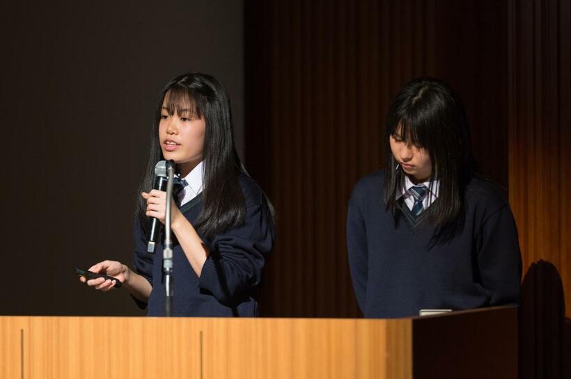 東京都立桜修館中等教育学校／サイエンスフォーラムで行われた、科学部の生徒による凱旋発表。テーマは「持続的な打ち水効果で都市を冷やせ！」（撮影／写真部・掛祥葉子）