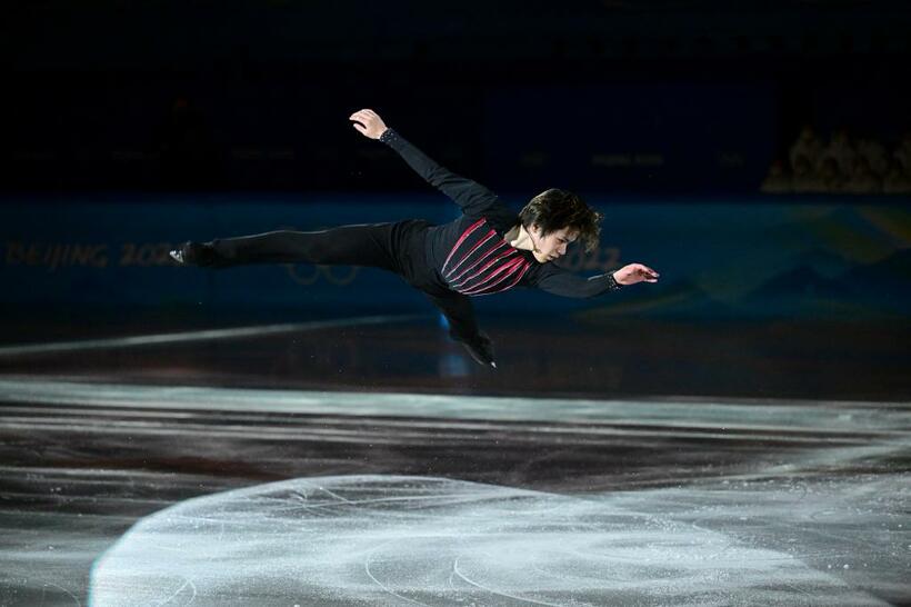 宙を舞う宇野昌磨。「コーチに良いものを見せたいと思い、いつもよりテンションを上げた」