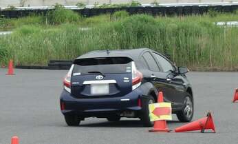 「タイヤのバースト」急増中 車の性能向上も原因?
